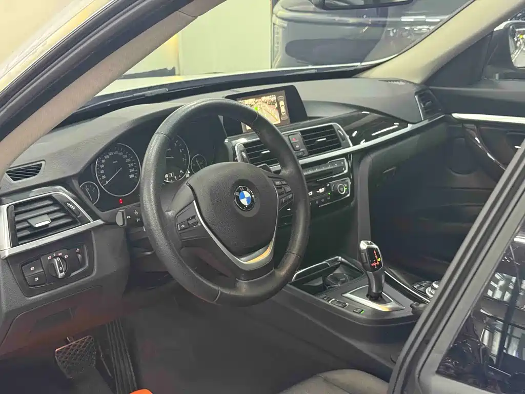 BMW 3 Series GT 3 GT 2016 320i