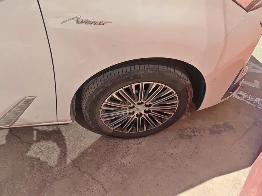 Buick GL8 Hybrid — миниатюра 6