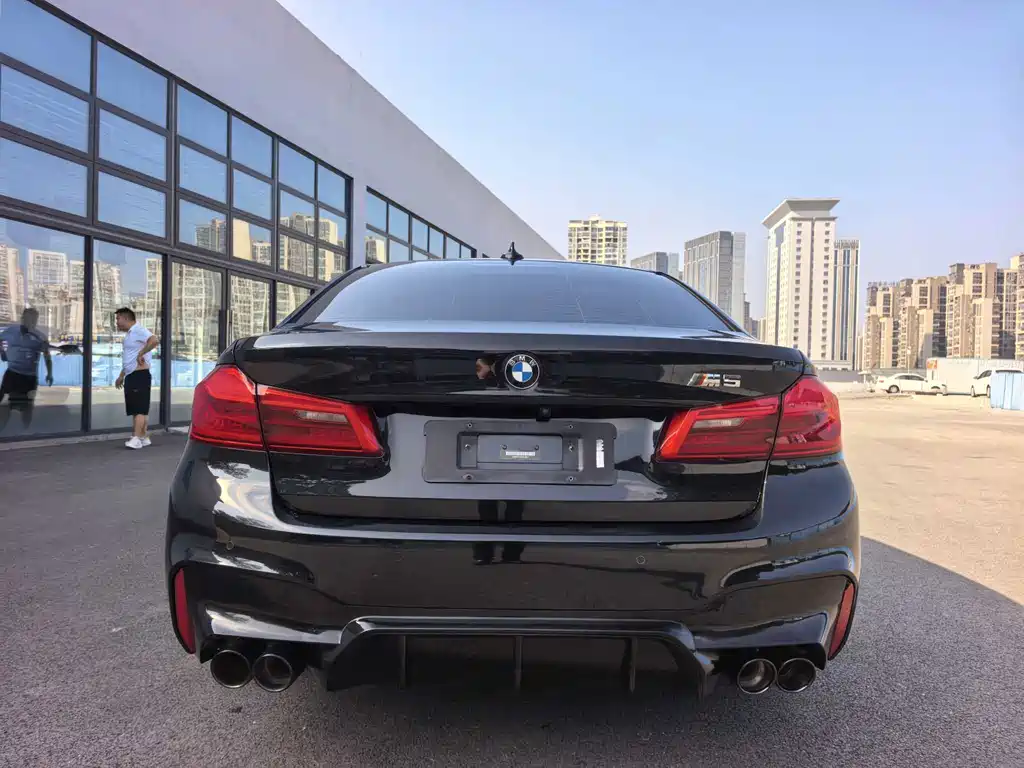 BMW 5 Series — миниатюра 5
