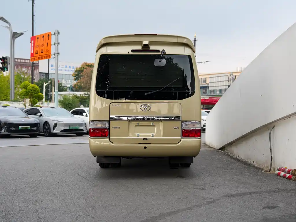 Toyota Coaster — миниатюра 5