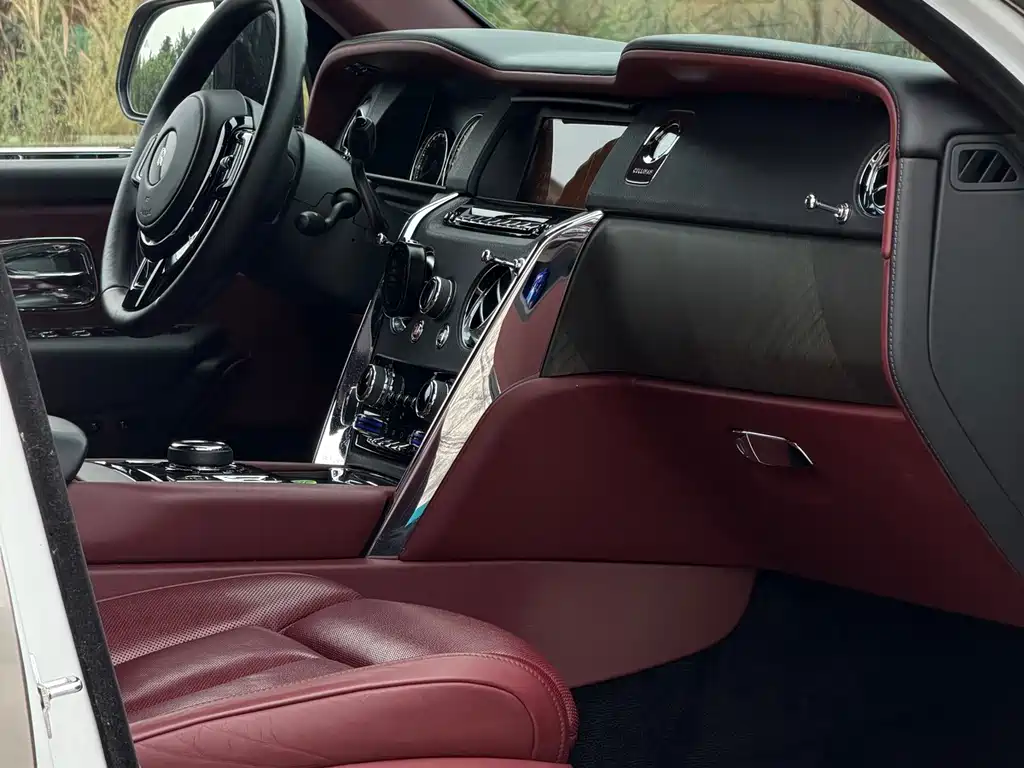 Rolls-Royce Cullinan — миниатюра 9