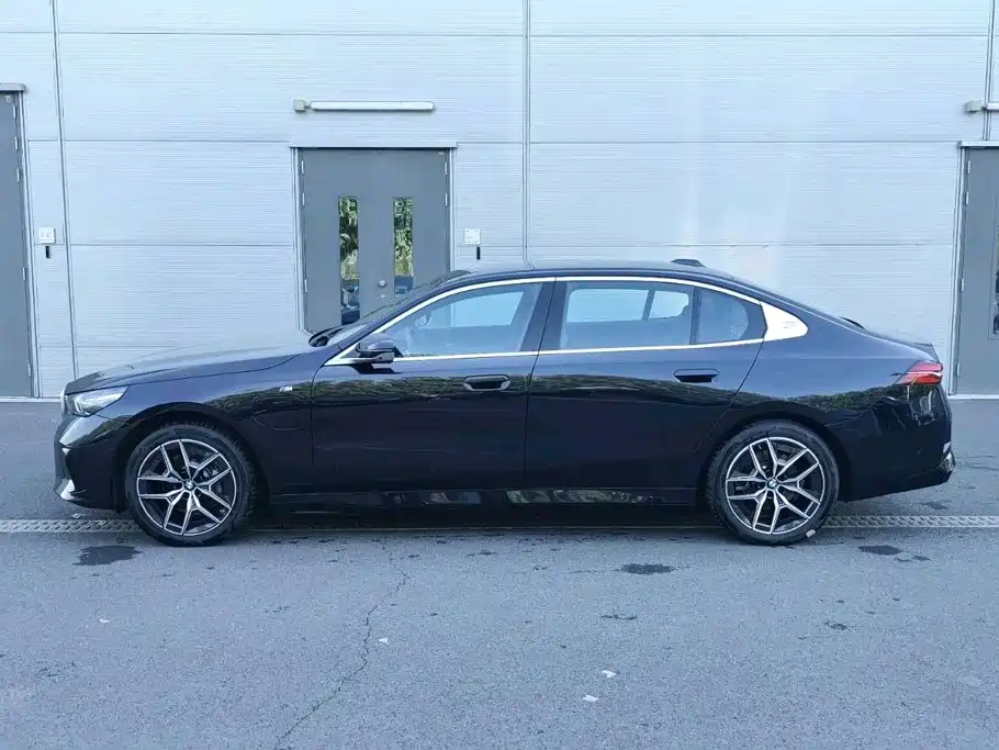 BMW i5 — миниатюра 2