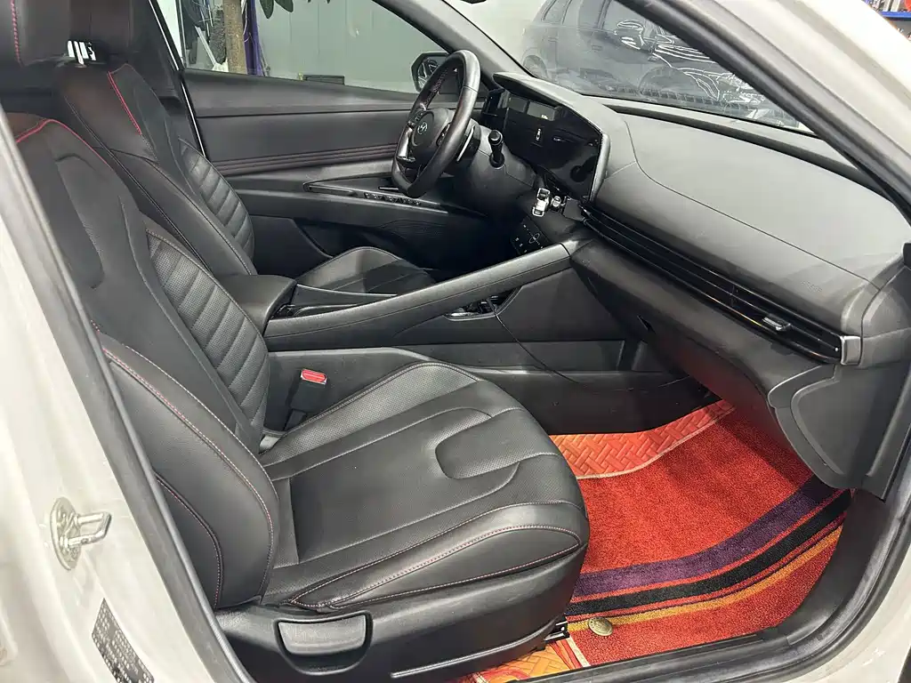 Hyundai Elantra — миниатюра 9