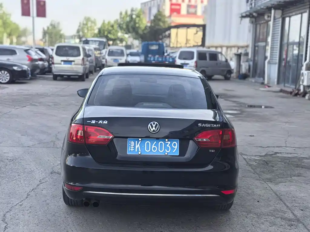 Volkswagen Sagitar 2012 1.4TSI MT Luxury