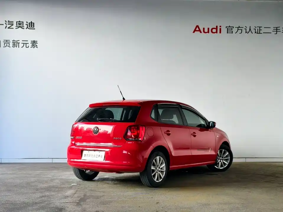 Volkswagen Polo 2013 1.4L AT Luxury