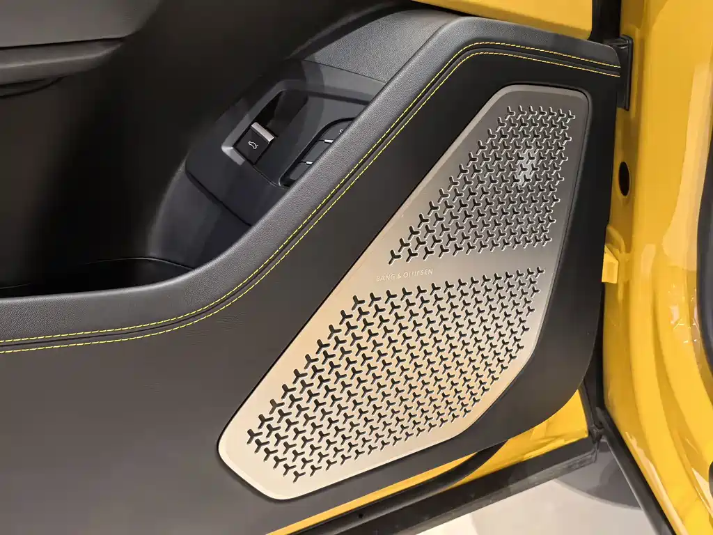 Lamborghini Urus — миниатюра 13