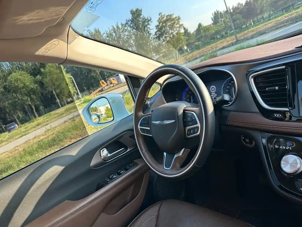 Chrysler Grand Voyager (Import) — миниатюра 18