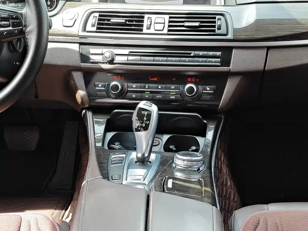BMW 5 Series — миниатюра 12