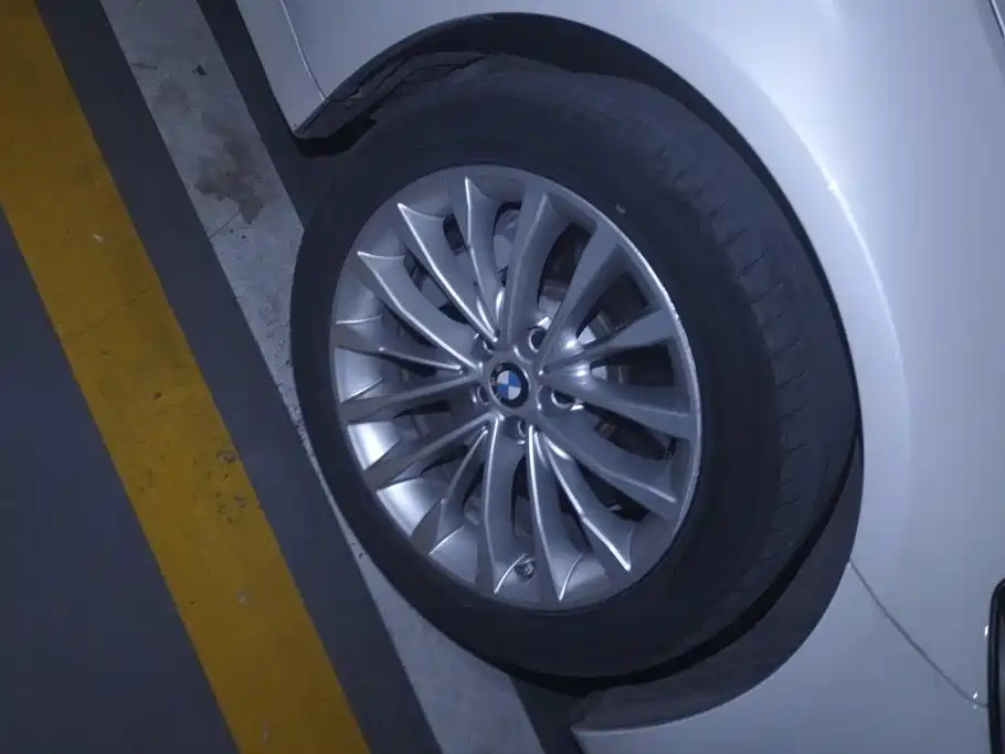 BMW 5 Series — миниатюра 6