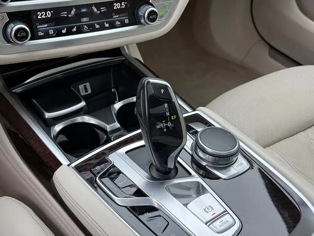 BMW 7 Series 7 2016 750Li xDrive мест