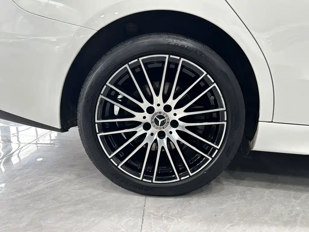 Mercedes-Benz C-Class — миниатюра 16