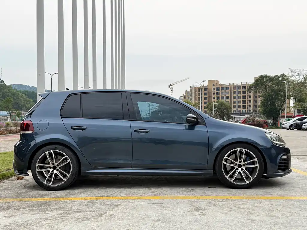 Volkswagen Golf 2011 2.0TSI R