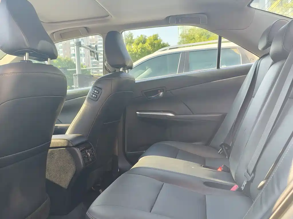 Toyota Camry — миниатюра 6