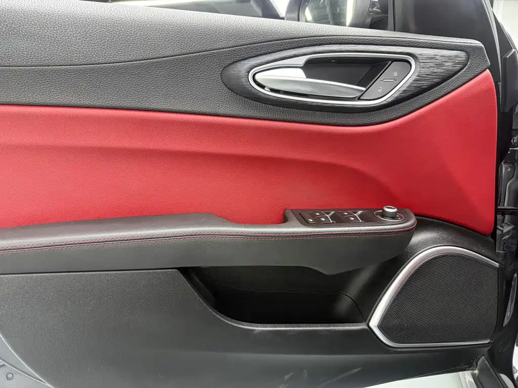 Alfa Romeo Giulia — миниатюра 4