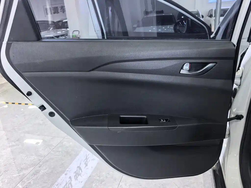 Changan Eado New Energy — миниатюра 10