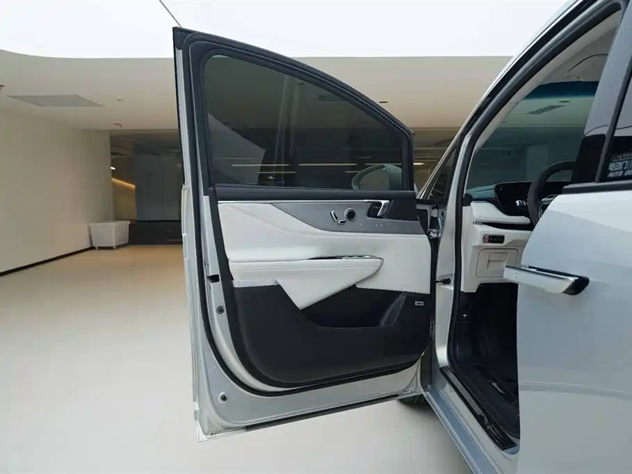 BUICK GL8 NEW ENERGY