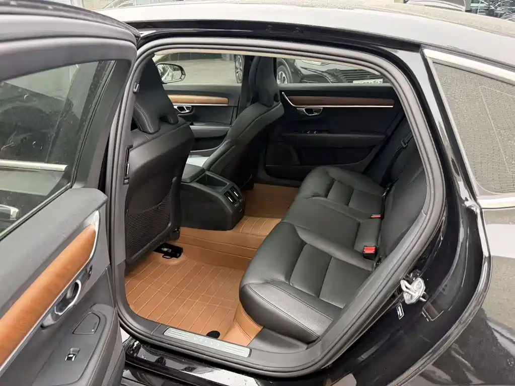 Volvo S90 — миниатюра 6