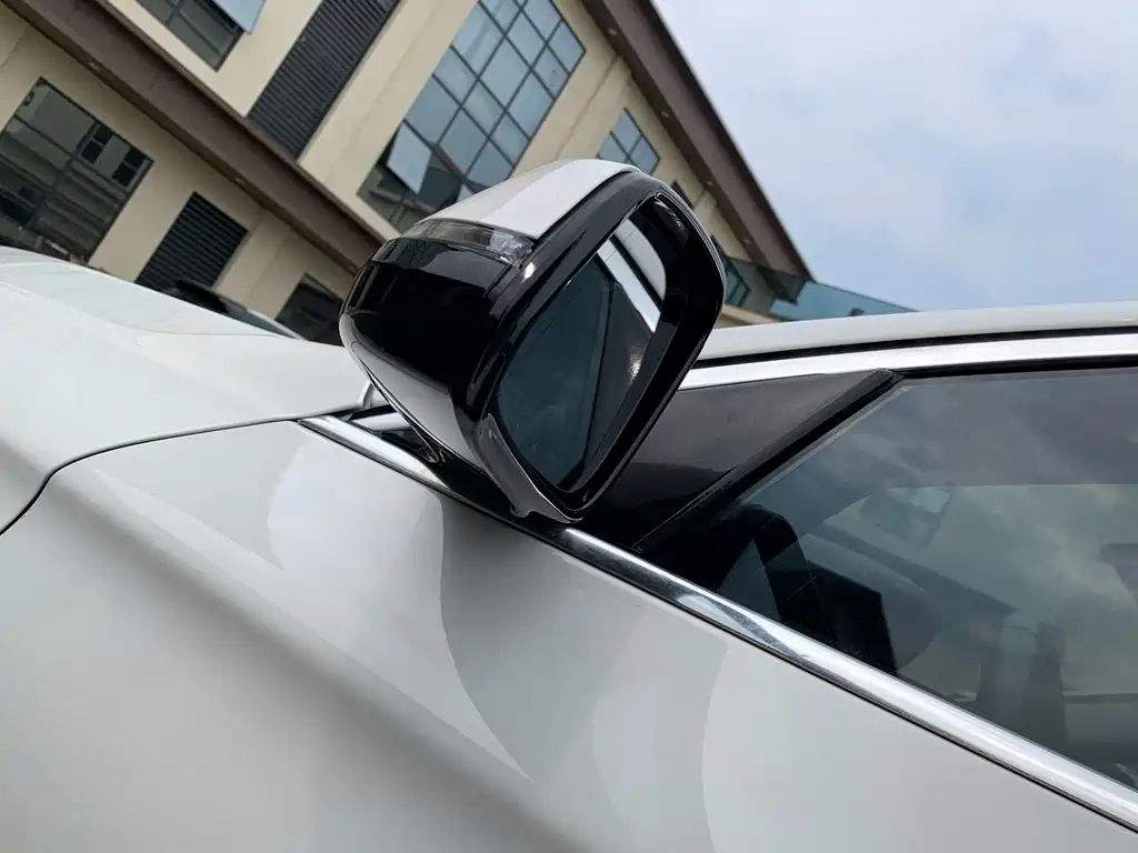 BMW 5 Series — миниатюра 8