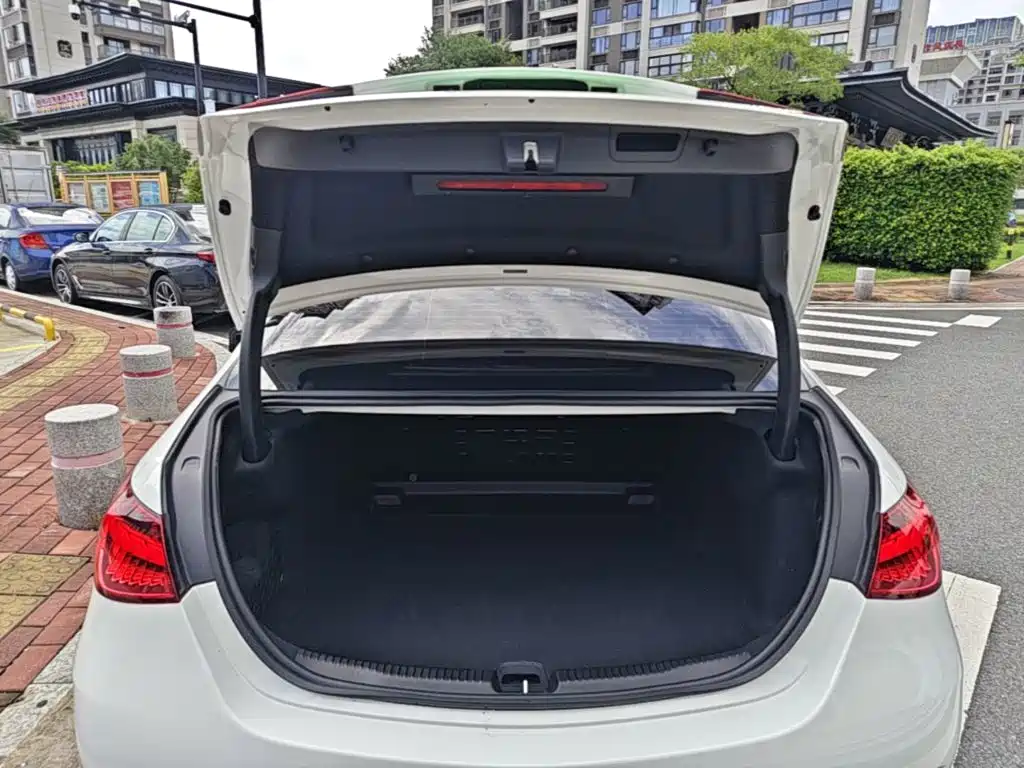 Mercedes-Benz C-Class — миниатюра 19