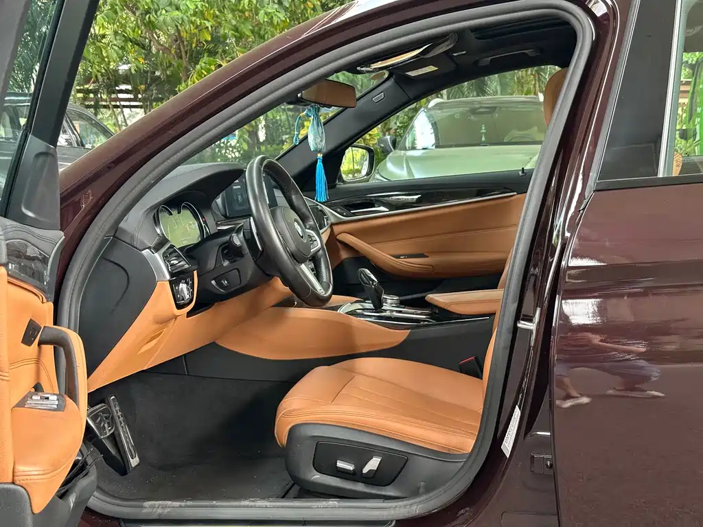 BMW 5 Series — миниатюра 4