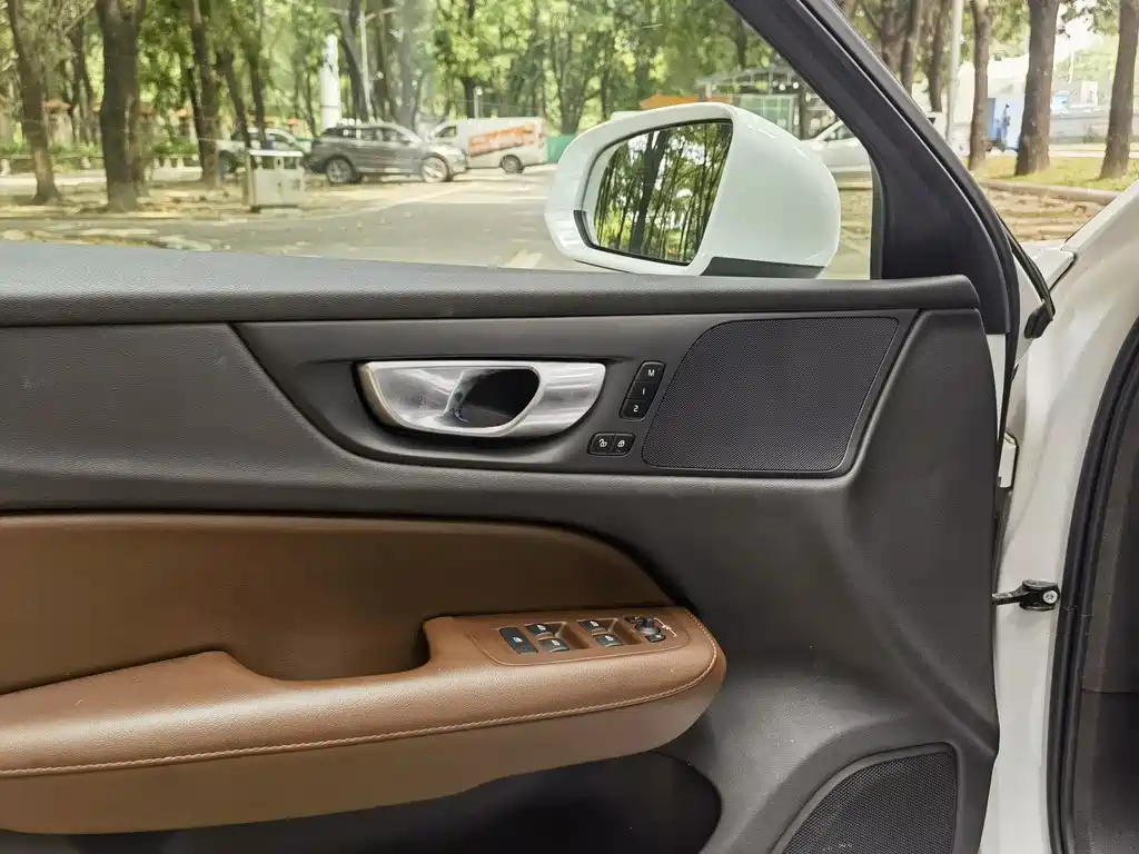 Volvo S60 PHEV — миниатюра 15