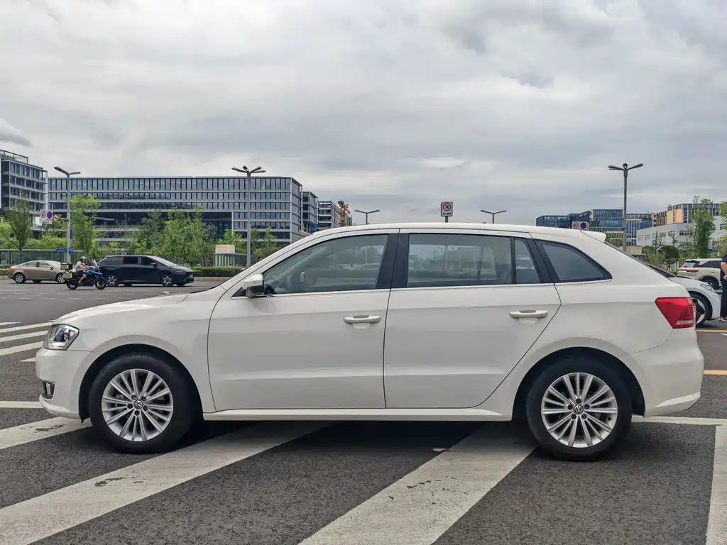 Volkswagen Gran Lavida 2013 1.6L AT Comfort