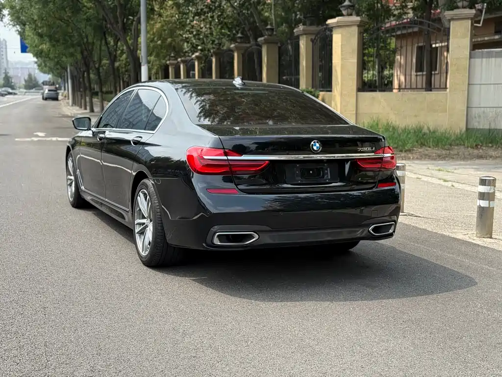 BMW 7 Series — миниатюра 6