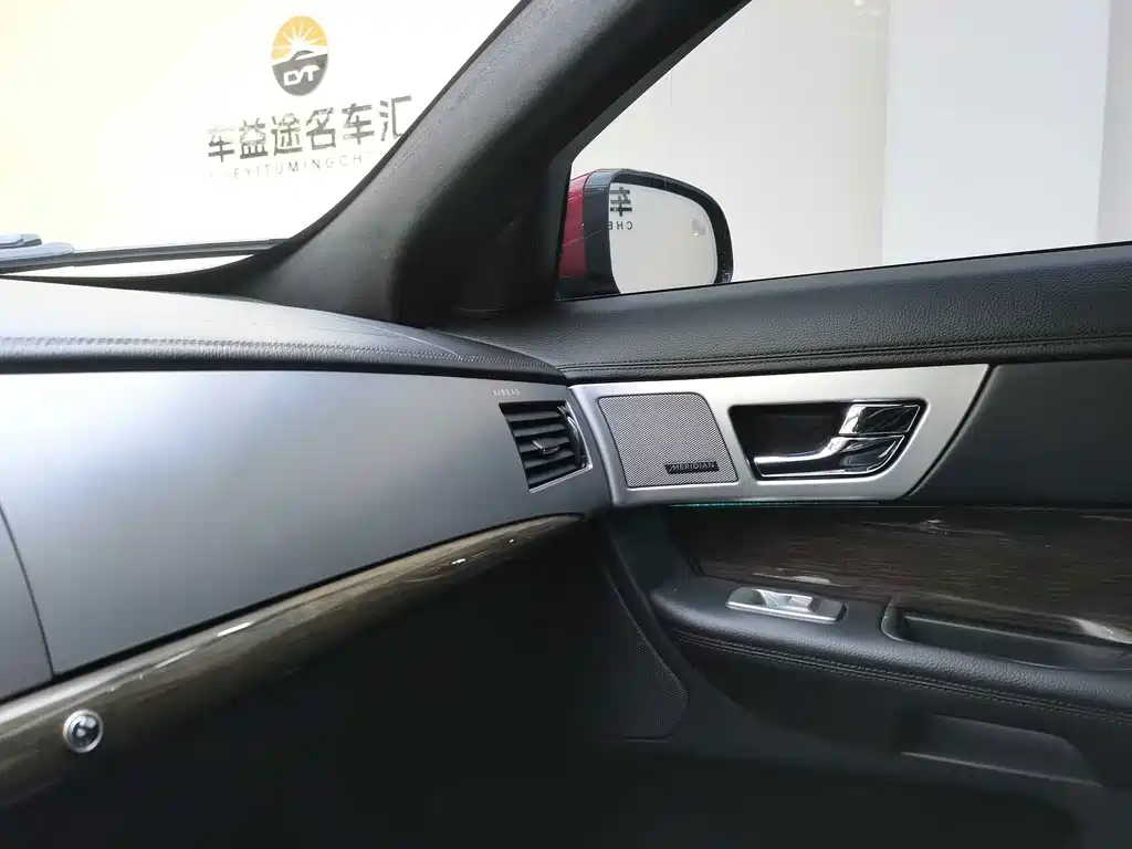 Jaguar XF — миниатюра 15
