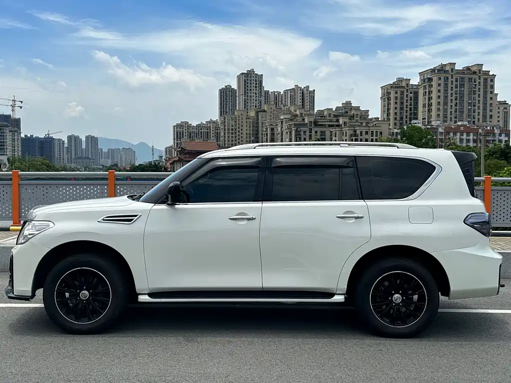 Nissan Patrol — миниатюра 16