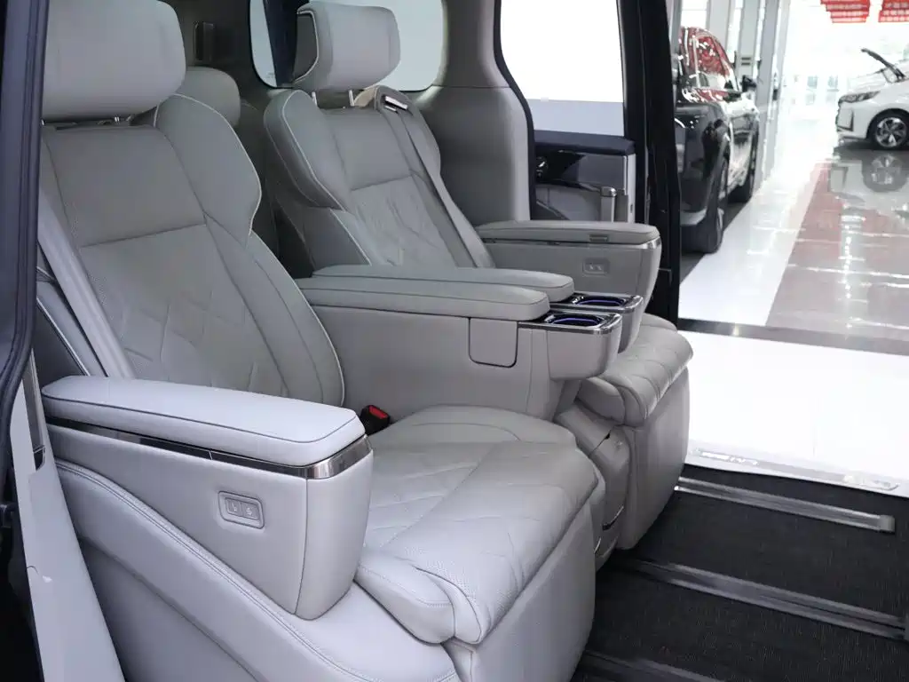 Volvo EM90 — миниатюра 22