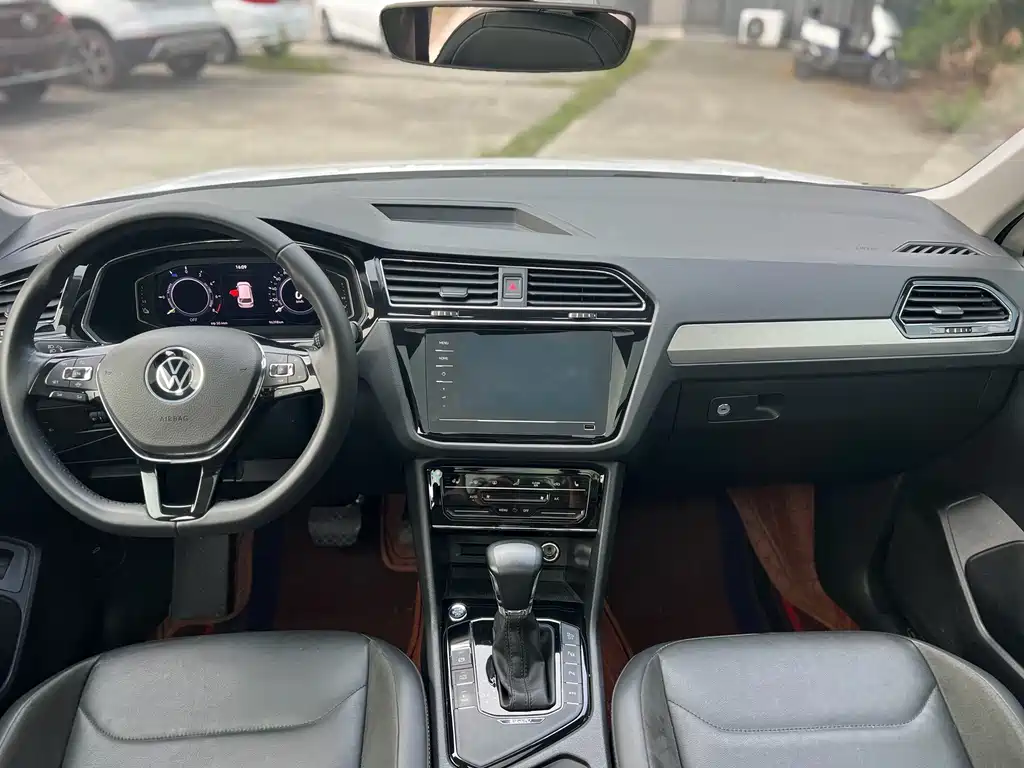 Volkswagen Tiguan L PHEV — миниатюра 7