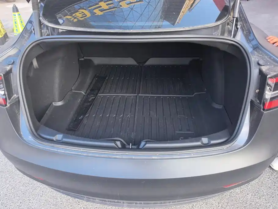 Tesla Model 3 — миниатюра 4