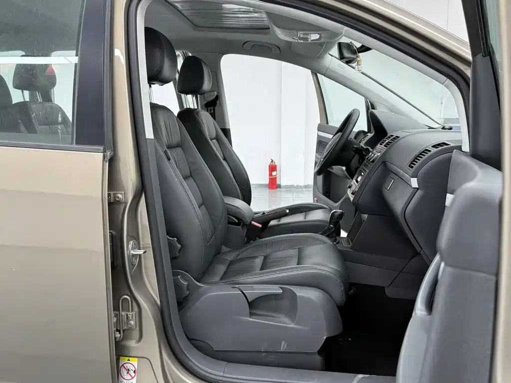 Volkswagen Touran — миниатюра 7