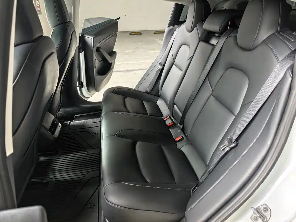 Tesla Model 3 — миниатюра 8