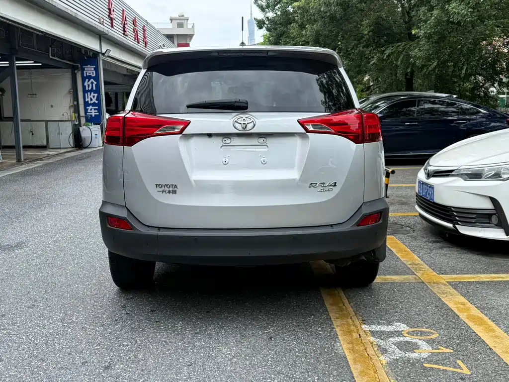 Toyota RAV4 — миниатюра 4