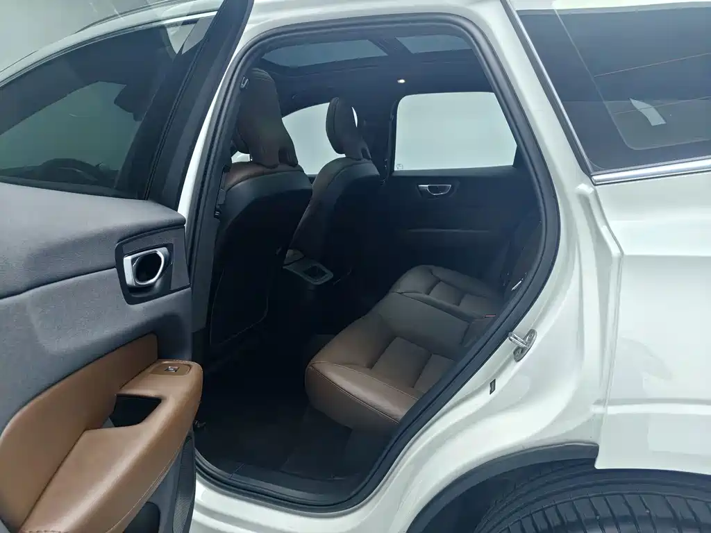 Volvo XC60 — миниатюра 9