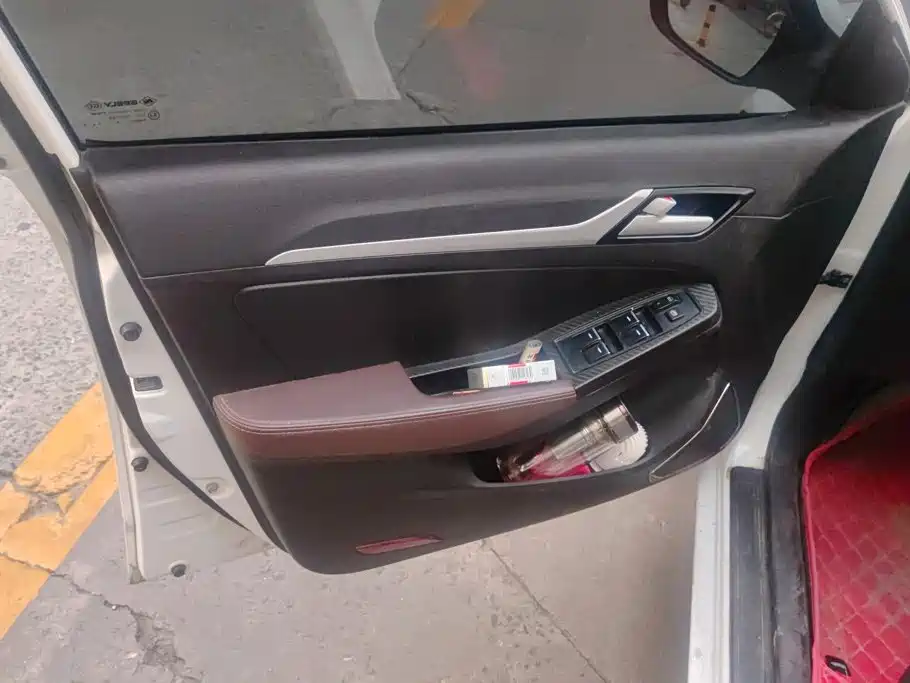 Geely Vision — миниатюра 7