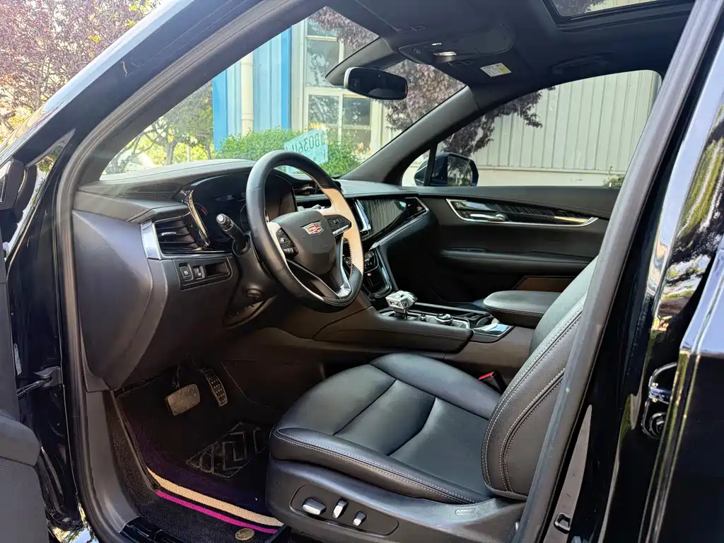 Cadillac XT6 2022 2.0T мест Luxury