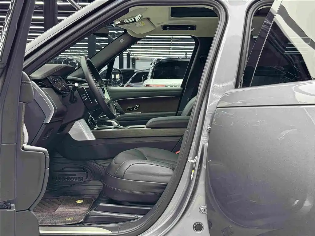 Land Rover Range Rover 2023 3.0 L6 400PS Long Wheelbase