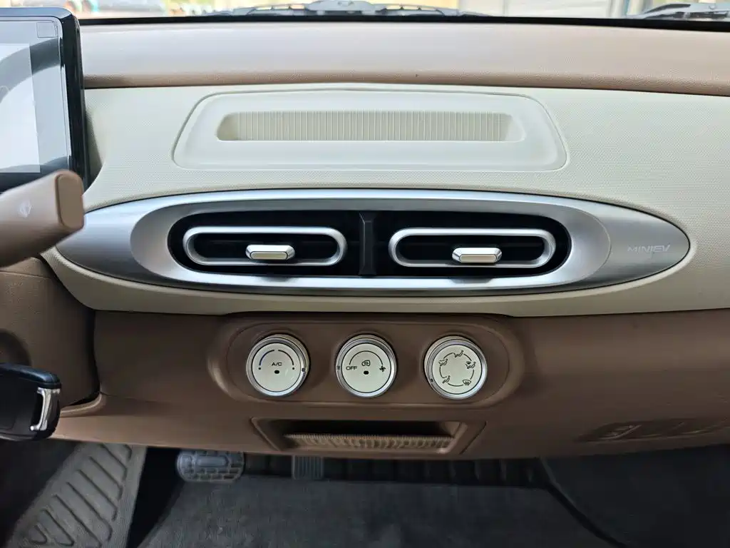 Wuling MINIEV — миниатюра 13