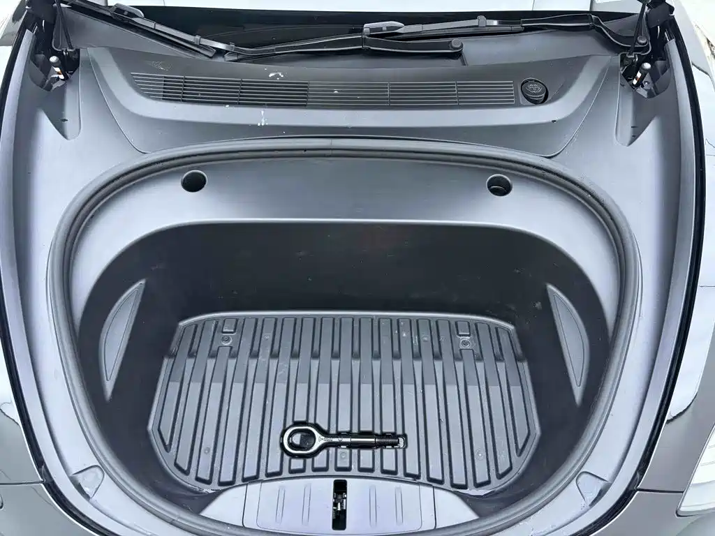 Tesla Model 3 — миниатюра 11