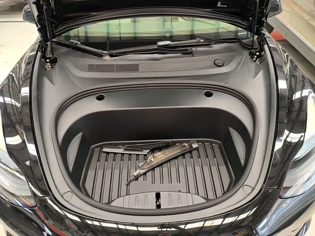 Tesla Model 3 — миниатюра 20