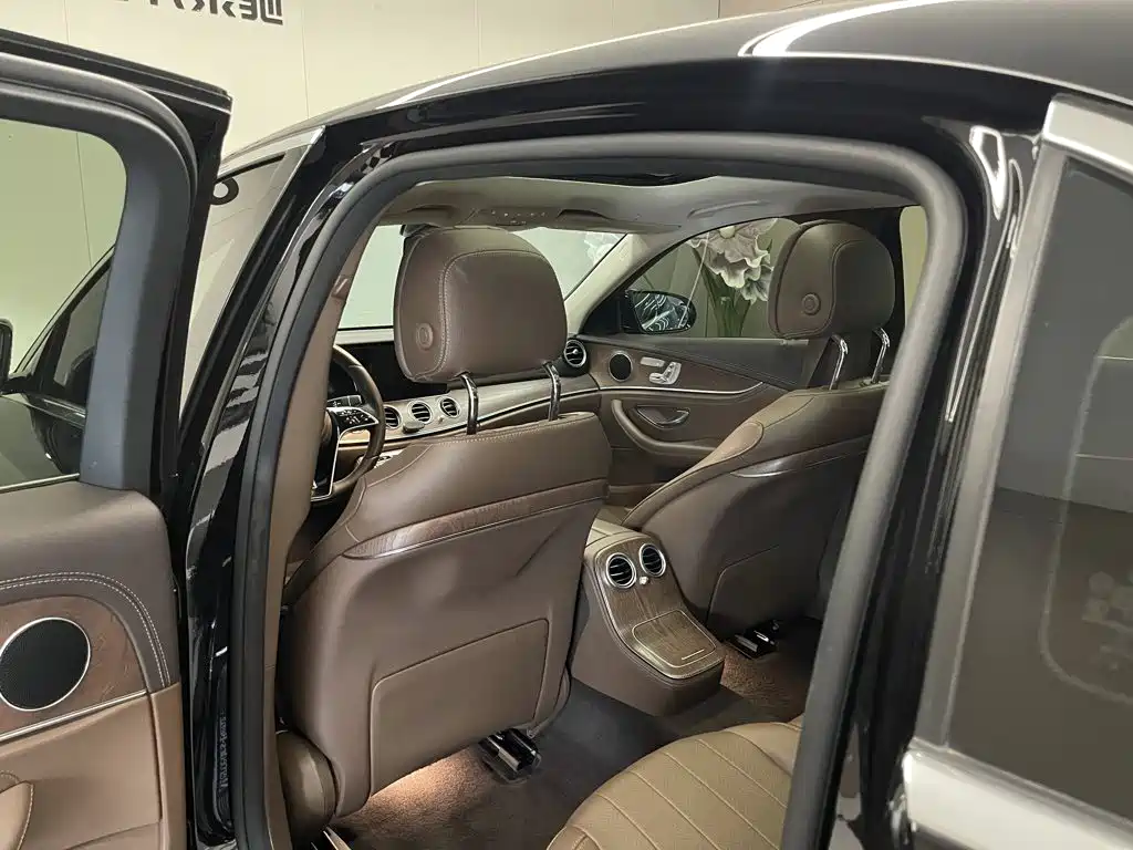 Mercedes-Benz E-Class — миниатюра 19
