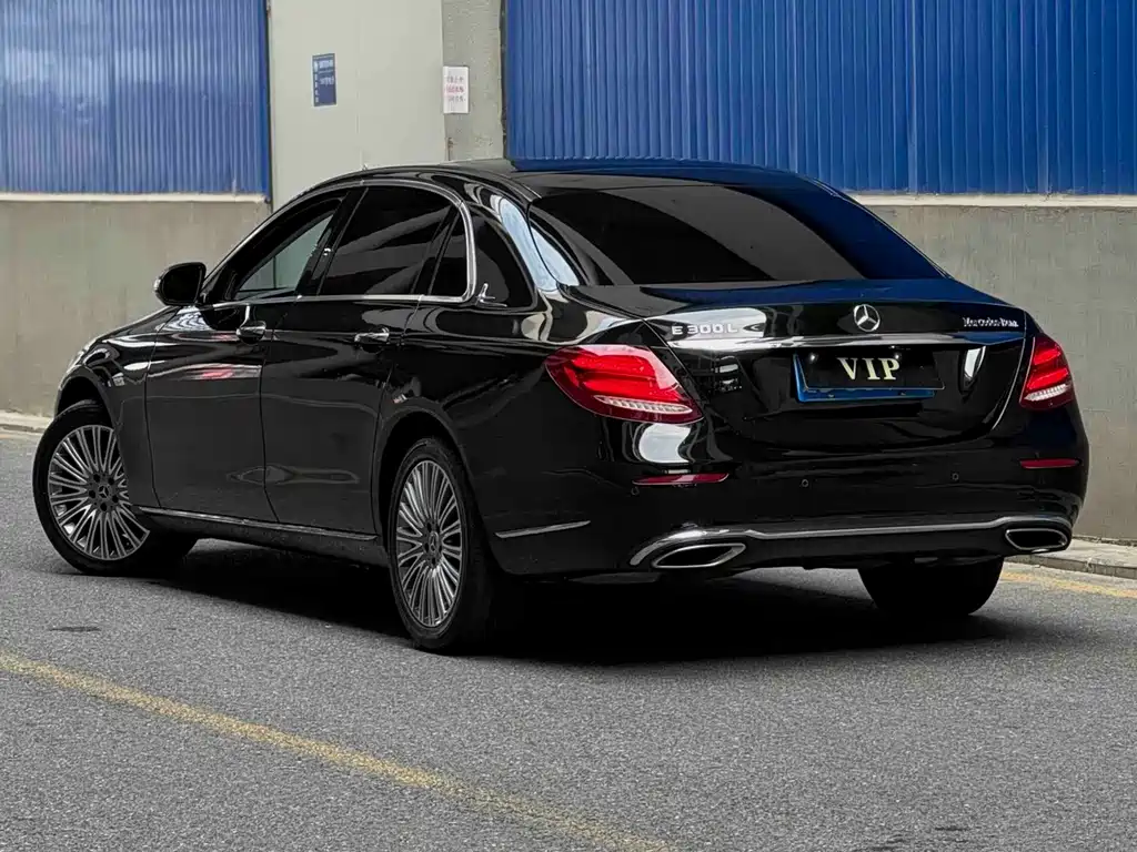 Mercedes-Benz E-Class — миниатюра 6
