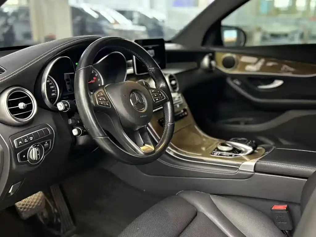 Mercedes-Benz GLC 2019 GLC 260 4MATIC SUV