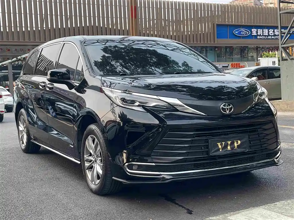 Toyota Sienna — миниатюра 3