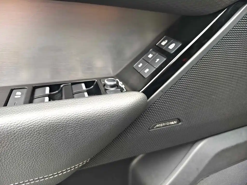 Land Rover Velar — миниатюра 5