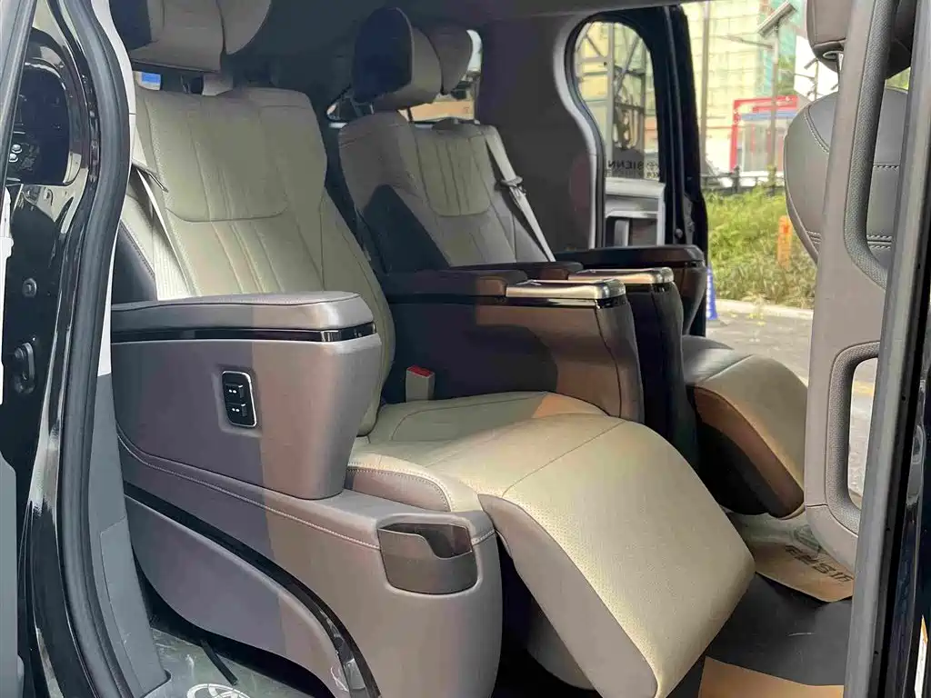 Toyota Sienna — миниатюра 21
