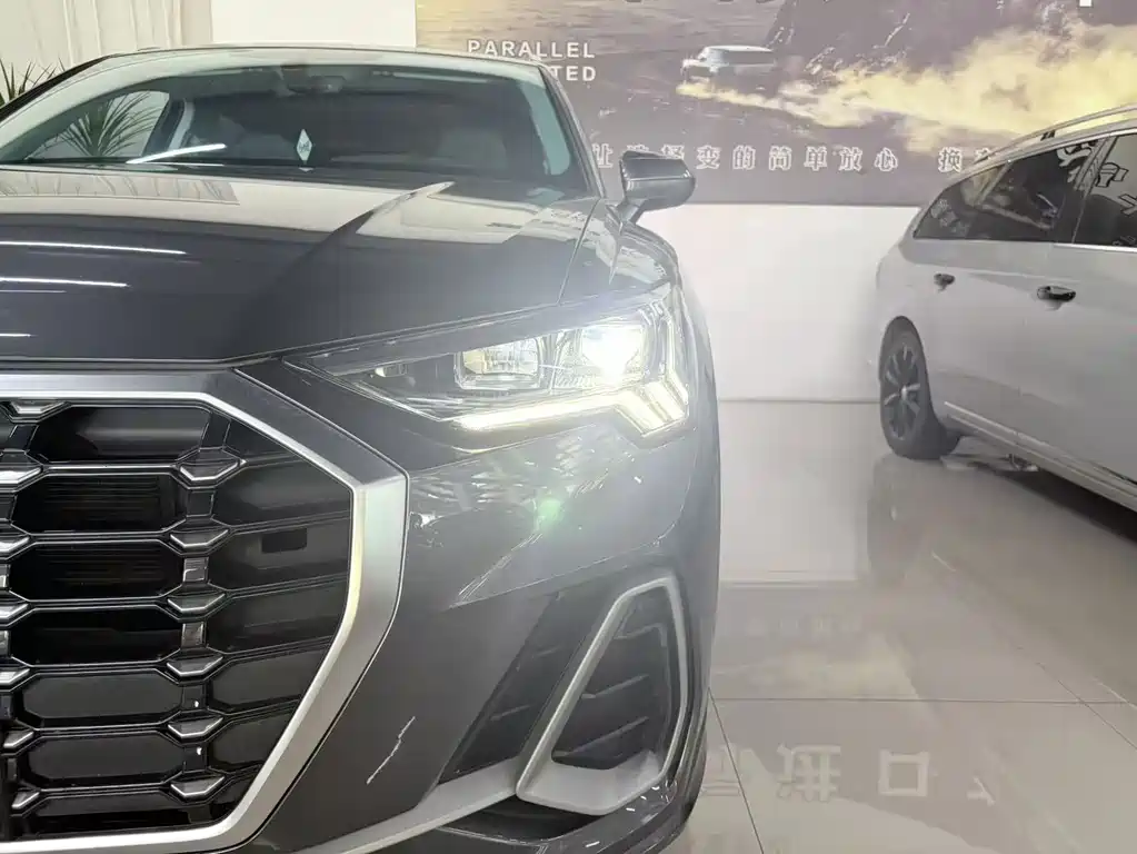 Audi Q3 2023 35 TFSI Fashion (1.4T)