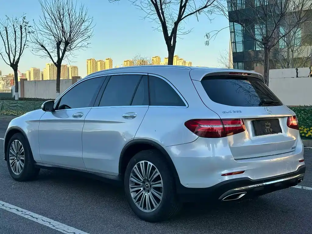 MERCEDES-BENZ GLC